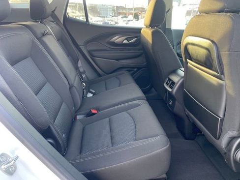 Used 2024 GMC Terrain SLE w/ Driver Convenience Package image 33