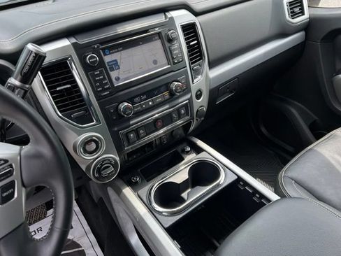 Used 2018 Nissan Titan PRO-4X AWD/4WD image 34