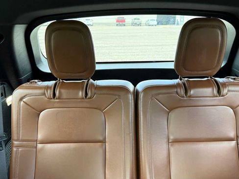 Used 2020 Lincoln Aviator Reserve AWD/4WD image 11
