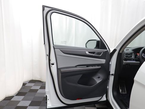 New 2026 Volkswagen Atlas Peak Edition image 4