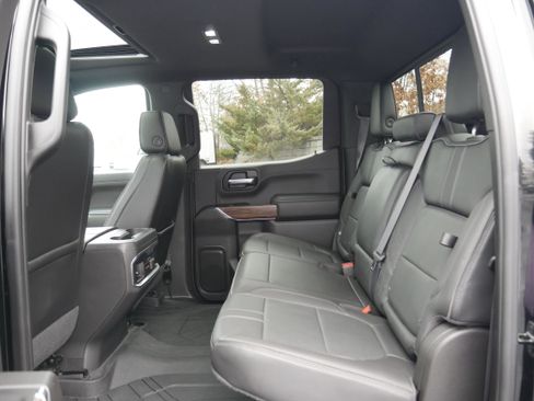 Used 2022 Chevrolet Silverado 1500 High Country w/ Technology Package image 16