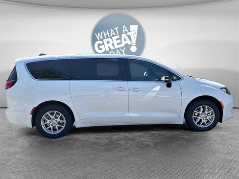 New 2026 Chrysler Voyager LX image 2