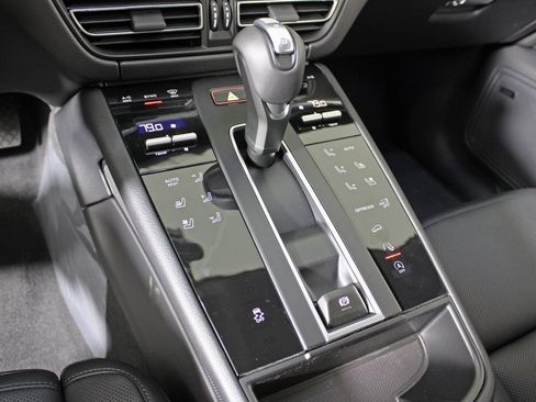 Certified 2026 Porsche Macan AWD/4WD image 30