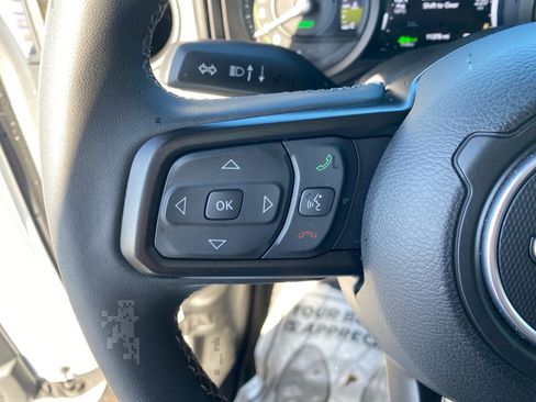 Used 2025 Jeep Wrangler Willys image 16