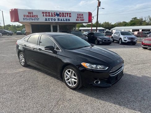 Used 2016 Ford Fusion SE w/ Equipment Group 202A image 3