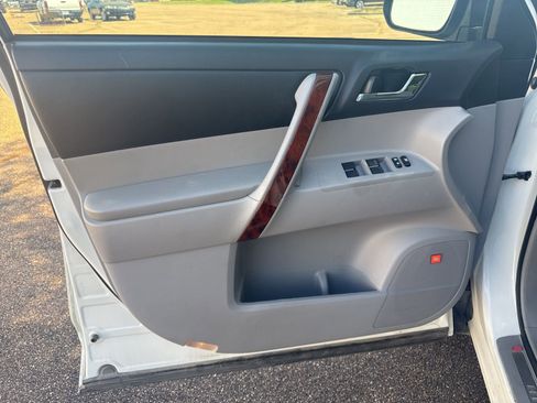 Used 2012 Toyota Highlander Limited image 19