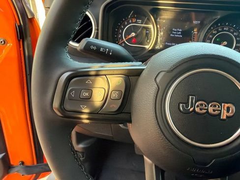 Used 2025 Jeep Gladiator Sport AWD/4WD image 31