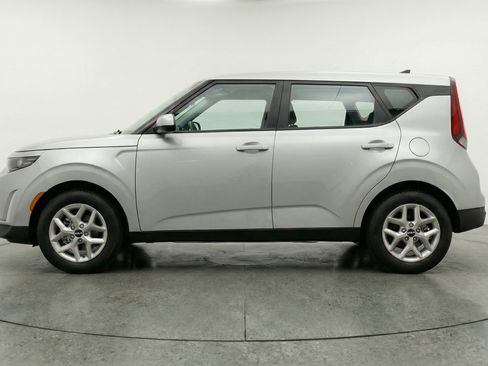 Used 2025 Kia Soul LX w/ LX Technology Package FWD image 5