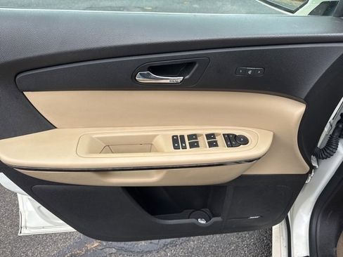 Used 2012 GMC Acadia Denali image 20