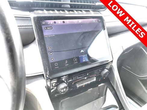 Used 2022 Jeep Grand Cherokee L Limited image 16