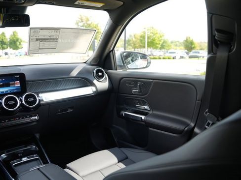 Used 2026 Mercedes-Benz GLB 250 4MATIC image 21