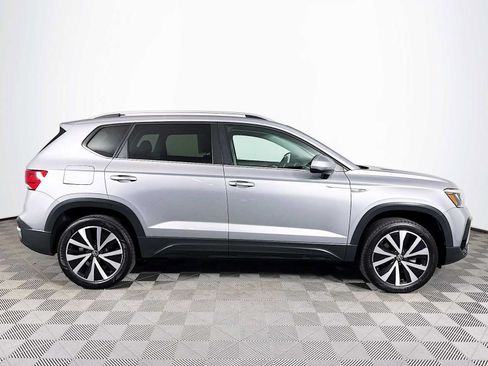 Used 2024 Volkswagen Taos SE FWD image 4