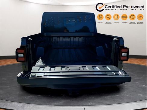 Used 2024 Jeep Gladiator Sport image 17