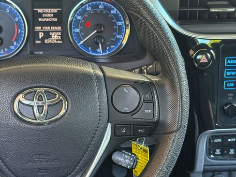 Used 2018 Toyota Corolla LE FWD image 28