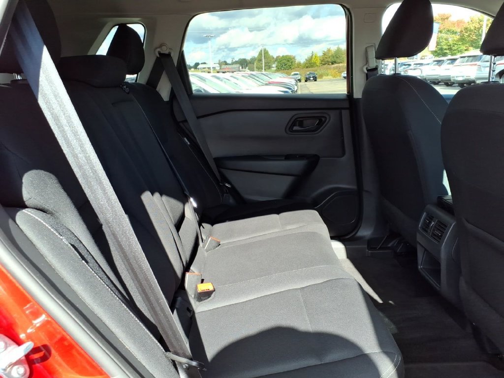 Used 2024 Nissan Rogue S AWD/4WD image 10