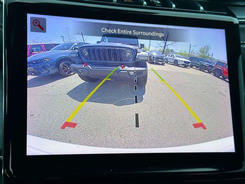 Used 2023 Jeep Grand Cherokee Overland AWD/4WD image 29