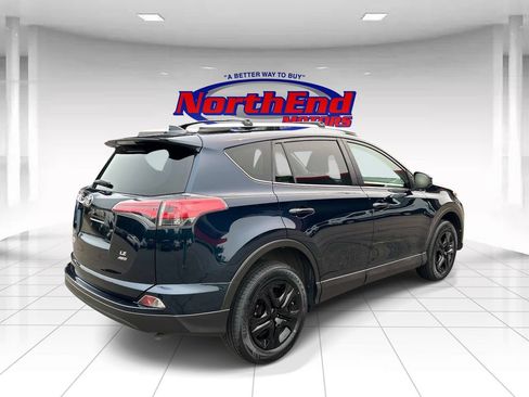 Used 2018 Toyota RAV4 LE AWD/4WD image 3