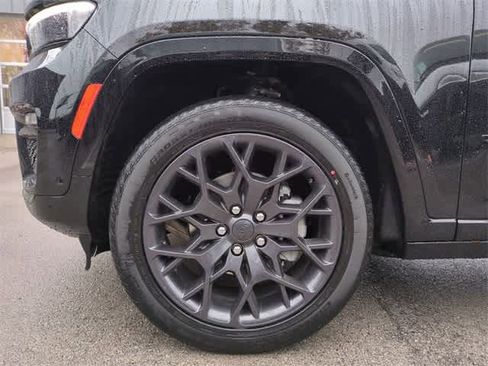 New 2025 Jeep Grand Cherokee Summit image 14