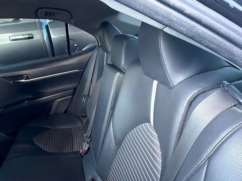 Used 2019 Toyota Camry SE FWD image 4
