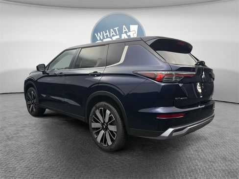 New 2025 Mitsubishi Outlander SE image 6