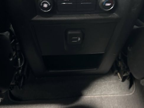 Used 2023 Chevrolet Traverse LT image 31