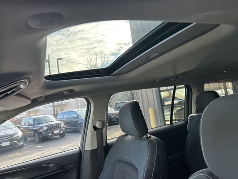 Used 2022 Jeep Grand Cherokee L Laredo w/ Luxury Tech Group I image 33