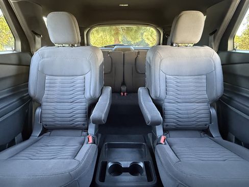 Used 2020 Ford Explorer XLT image 40