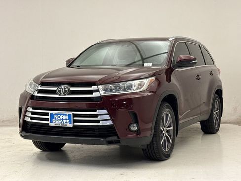 Used 2019 Toyota Highlander XLE AWD/4WD image 2