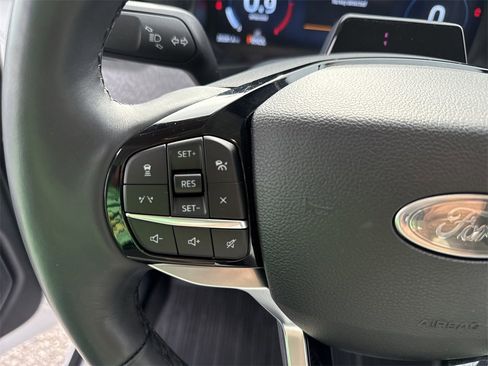 Used 2025 Ford Explorer Platinum w/ LUX Leather Package image 25