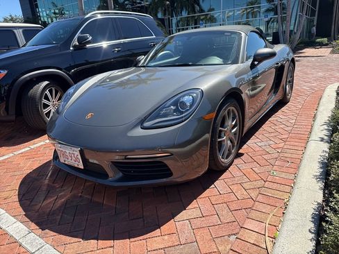 Used 2017 Porsche 718 Boxster image 2