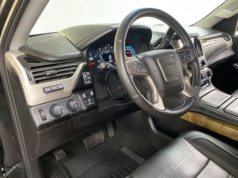 Used 2017 GMC Yukon Denali image 2