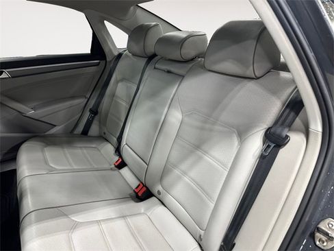 Used 2017 Volkswagen Passat 1.8T R-Line image 13