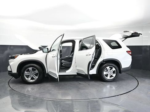Used 2025 Honda Pilot EX-L image 33