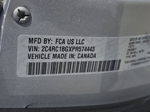 Used 2023 Chrysler Pacifica Touring-L image 32