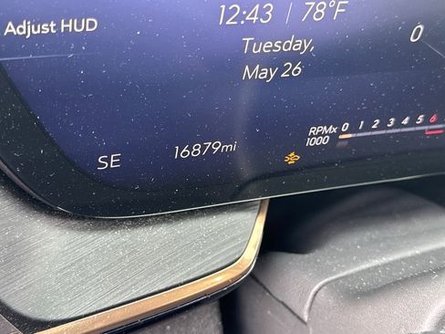 Used 2024 Buick Envision Avenir AWD/4WD image 21