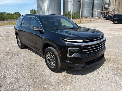 Used 2025 Chevrolet Traverse LT