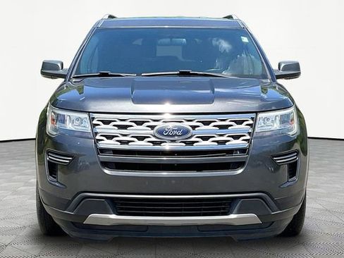 Used 2018 Ford Explorer XLT FWD image 2
