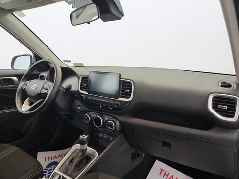 Used 2025 Hyundai Venue SEL FWD image 30