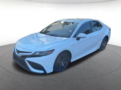 Used 2023 Toyota Camry SE FWD image 7