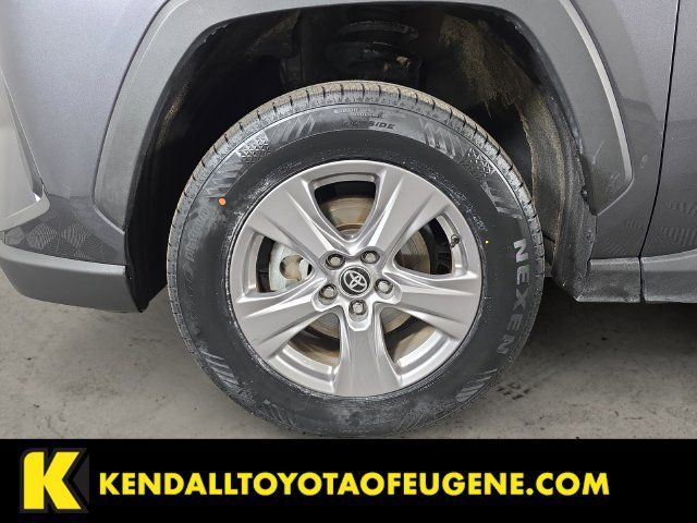 Used 2025 Toyota RAV4 XLE AWD/4WD image 9