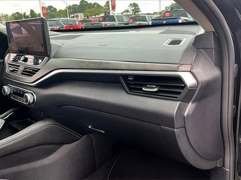 Certified 2024 Nissan Altima 2.5 SV w/ SV Premium Package image 19