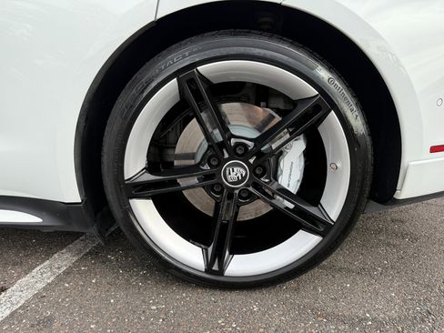 Used 2020 Porsche Taycan image 9