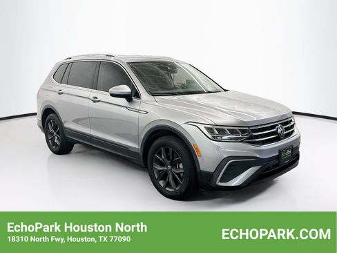 Used 2024 Volkswagen Tiguan SE FWD image 1