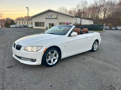 Used 2013 BMW 335i Convertible image 2