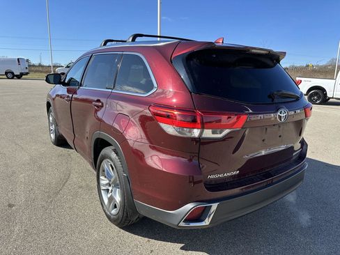 Used 2017 Toyota Highlander Limited image 3