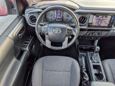 Used 2017 Toyota Tacoma TRD Sport image 17