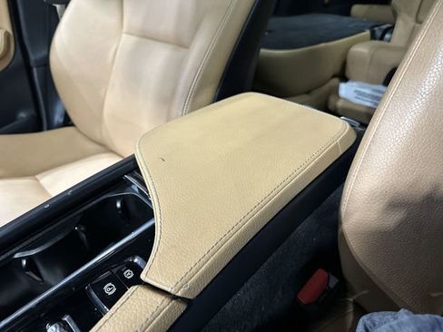 Used 2018 Volvo XC90 T6 Momentum w/ Convenience Package image 27