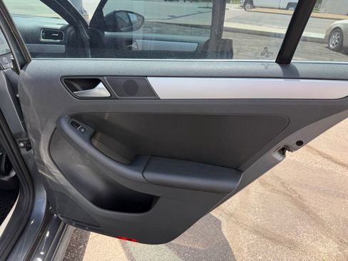 Used 2012 Volkswagen Jetta GLI Autobahn FWD image 17