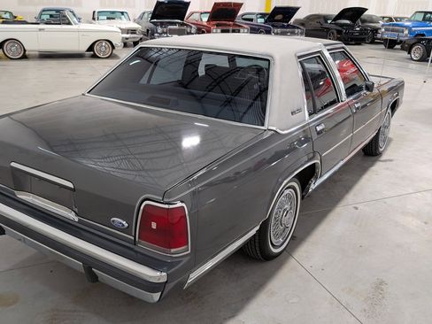 Used 1988 Ford LTD Crown Victoria RWD image 14