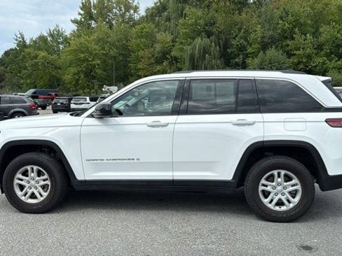 Certified 2023 Jeep Grand Cherokee Laredo AWD/4WD image 4
